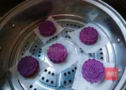 Illustration of how to make cartoon purple potato cake 5