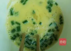 Illustration of how to make green onion egg pancake (spicy) 5