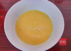 Illustration of how to make golden steamed bun slices 3