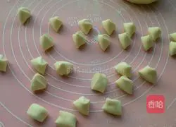 Illustration of how to make carrot and pork dumplings 8