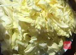 Illustration of how to make cabbage vegetarian noodles 2