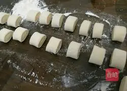 Illustration of homemade knife-cut steamed buns 2