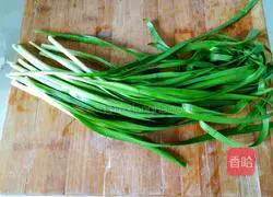 Illustration of how to make leek and egg pancakes 2