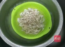 Illustration of how to make shrimp wontons 4