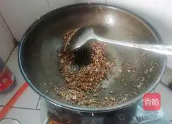 Illustration of how to make sausage and golden chicken fried rice 9