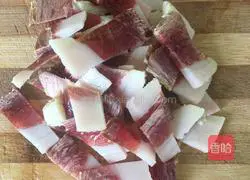 Illustration of making rice dumplings with beans and glutinous rice balls 3