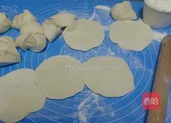 Illustration of how to make celery buns 10