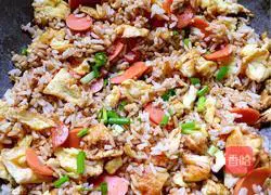 Illustration of how to make fried rice with ham sausage 8