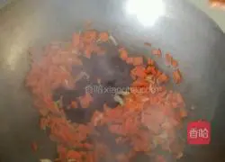 Illustration of how to make carrot and cabbage fried rice 4