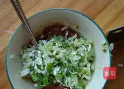 Illustration of how to make wontons 7