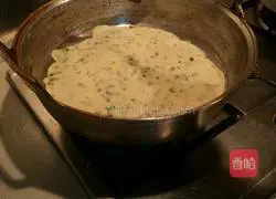 Illustration of how to make pancakes with oil 6