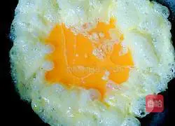 Illustration of how to make egg fried rice 2