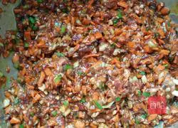 Illustration of how to make carrot and mutton dumpling fillings 9