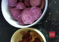Illustration of how to make purple potato flower steamed buns 1