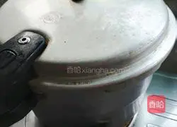 Illustration of how to make lotus leaf rice noodles and meat 10