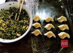 Illustration of how to make leek and egg dumplings 5