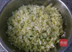 Illustration of how to make fresh dumpling stuffing 4