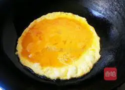 Three-color egg fried rice recipe illustration 3