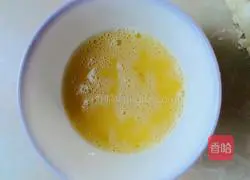 Illustration of how to make egg steamed buns 3