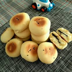 Soft black sesame cake