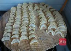 Illustration of how to make carrot and meat dumplings 11