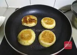 Illustration of how to make dough sugar cakes 11