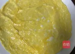 Illustration of how to make meat and egg pancakes 1