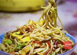 Illustration of how to make colorful fried noodles 16