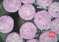 Illustration of how to make glutinous rice and purple sweet potato cakes 6