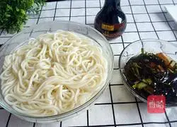 Noodles mixed with scallion oil Practice illustration 9