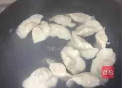 Illustration of how to make mushroom and pork dumplings 6