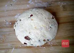 Illustration of how to make red date and corn buns 11