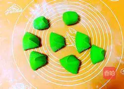 Illustration of how to make spinach steamed buns 9