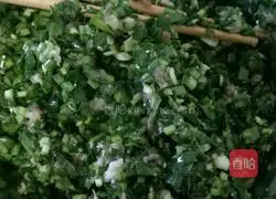 Illustration of how to make leek meat dumplings 3