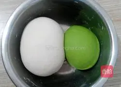 Illustration of how to make dumplings stuffed with pork and cabbage 1