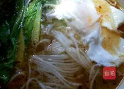 Illustration of making hot and sour noodles 5