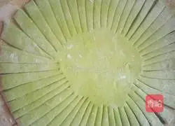 Illustration of how to make sunflower steamed cake 9