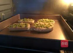 Illustration of how to make garlic steamed buns 6