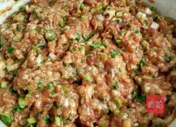 Illustration of how to make pork stuffed buns 7