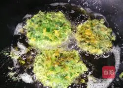 Illustration of how to make sweet potato and chive pancakes 5