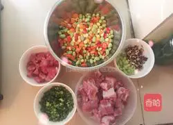 Illustration of how to cook sausage and ribs in rice cooker 1