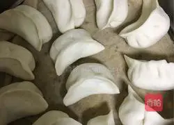 Illustration of how to make shepherd's purse and pork buns 15