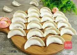 Illustration of how to wrap crescent-shaped dumplings 21