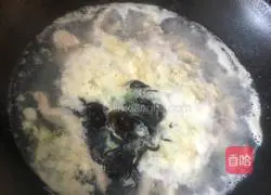 Illustration of how to make smooth pork noodles 4