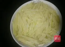 Illustration of how to make tomato and potato pancakes 2