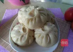 Illustration of how to make scallion and pork stuffed buns 10