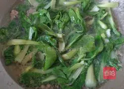 Illustration of how to make pork liver and green vegetable noodles 5