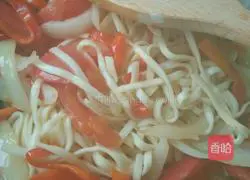 Illustration of how to make fried onion noodles 6