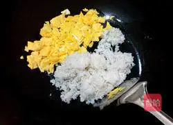 Illustration of how to make egg fried rice 4