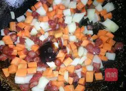 Illustration of how to make braised carrot and sausage rice 8